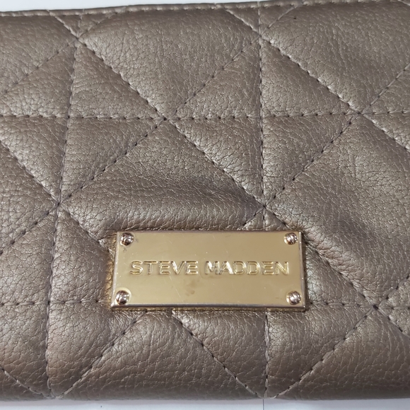 Steve Madden Saddle Quilted Wallet - Picture 3 of 16